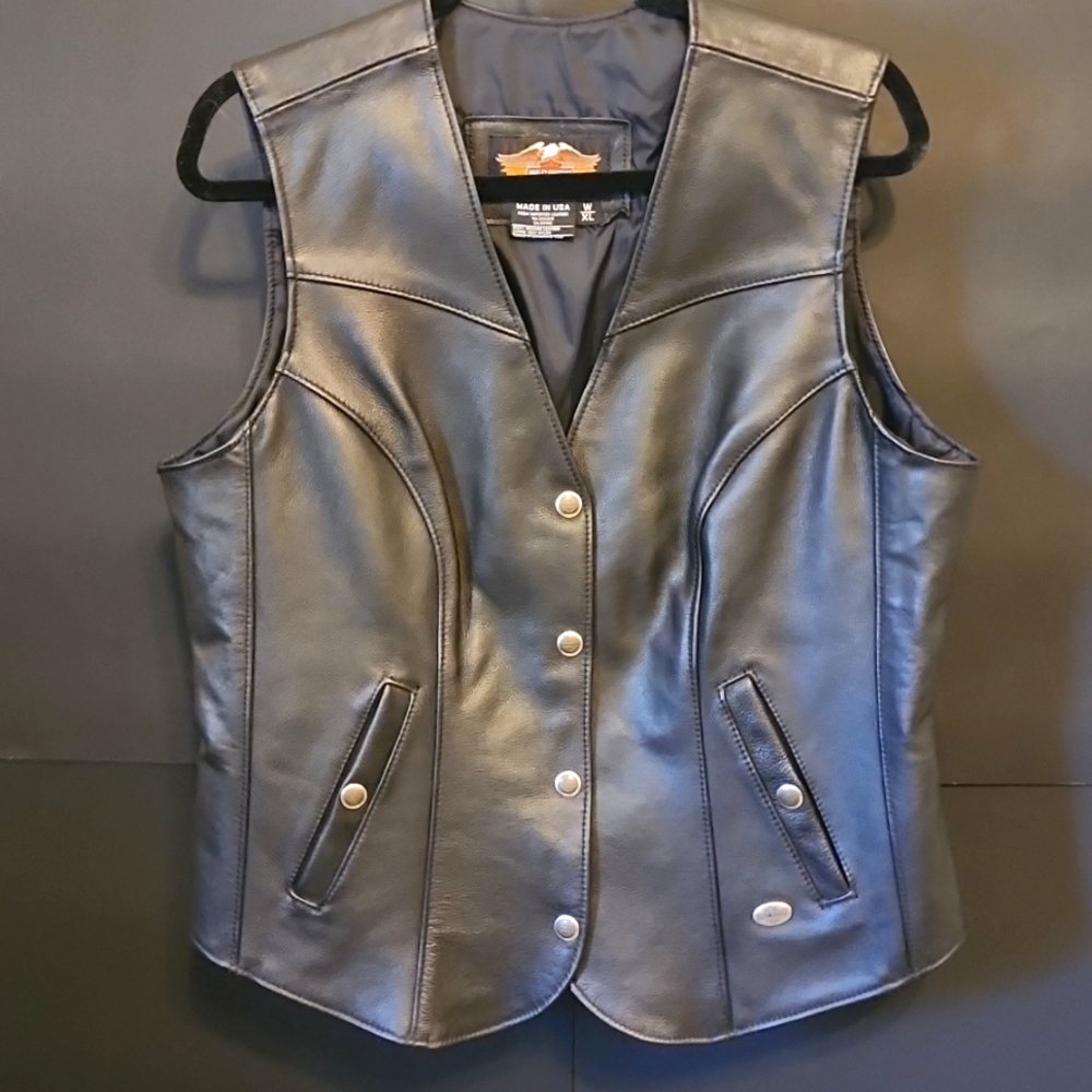 (50) Women's Harley-Davidson leather vest size XL